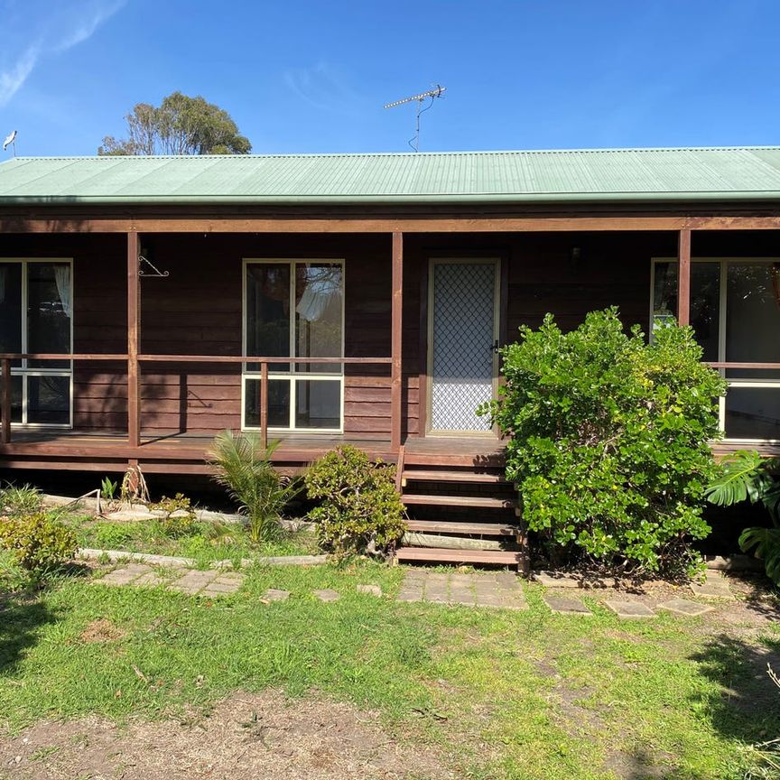 2 BEDROOM HOUSE IN WALLAGA LAKE - Photo 1