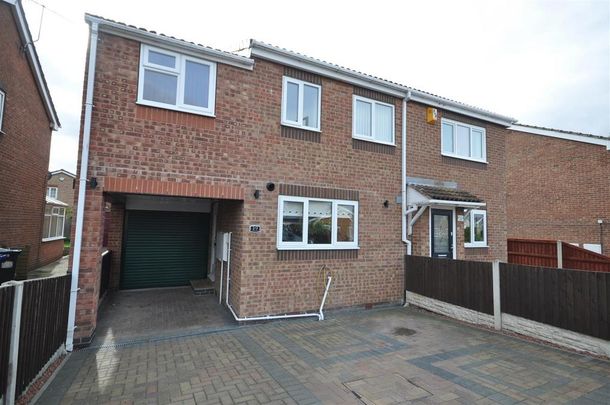 4 bedroom semi-detached house to rent - Photo 1