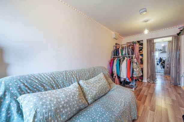 Studio Flat to rent - Cray Road, Belvedere, DA17 - Photo 1