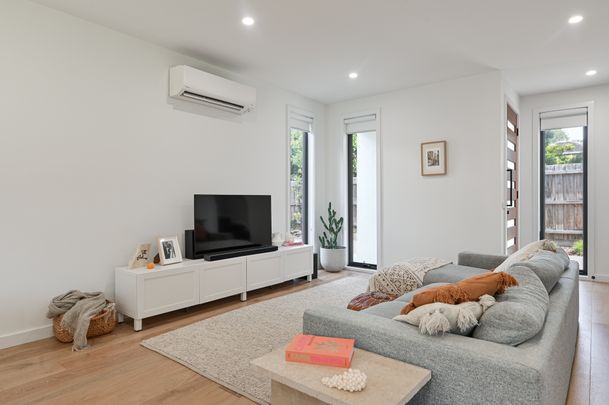 2/56 Lyons Rd, Croydon North VIC 3136 - Apartment For Rent | Domain - Photo 1