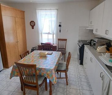 Grand 5 ½ lumineux et tranquille avec stationnement et cour, secteu... - Photo 2