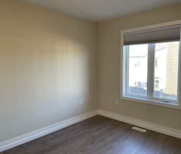 For Lease - 1960 Dalmagarry Road Unit# 52, London North, Ontario - Photo 5