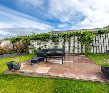 4 bedroom detached house to rent - Photo 1