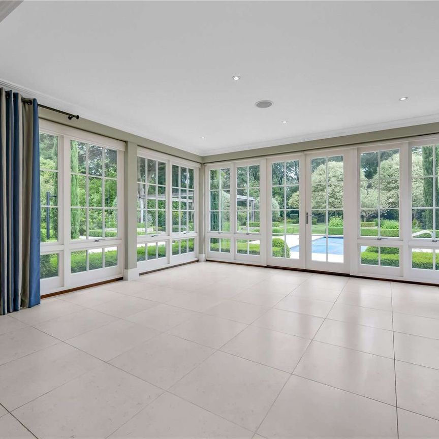 Set in a beautifully private setting, approximately 1.3 miles to ACS Cobham. - Photo 1