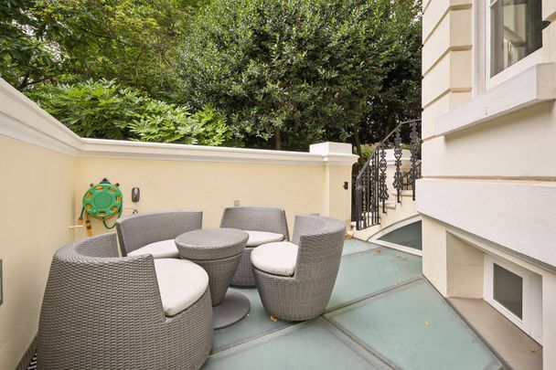 Cornwall Gardens, South Kensington, London, SW7 - Photo 1