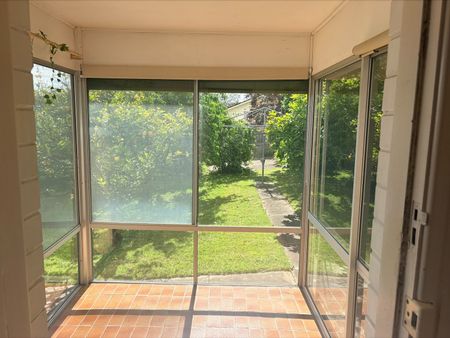 Neat family home with gardener included - Photo 2