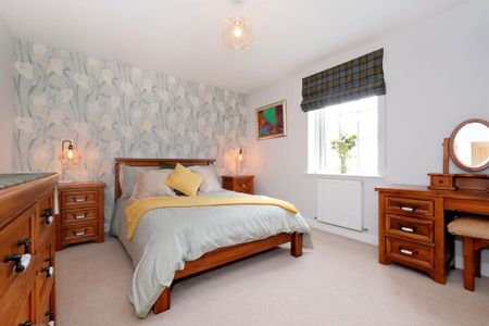 4 bedroom detached house to rent - Photo 2