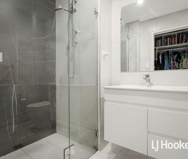3 Bedroom + Study Apartment - Great Location! - Photo 6