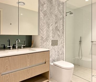 Elegant Two-Bedroom Apartment with Harbour Views in Milsons Point - Photo 6