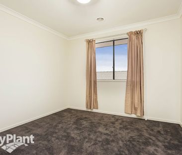 Spacious Family Living in a Prime Point Cook Location - Photo 6