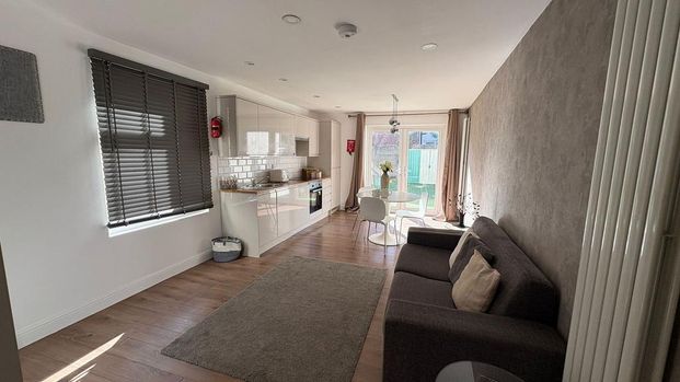 2 bedroom flat to rent - Photo 1