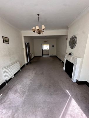 3 Bed Terraced House, Montpelier Gardens, E6 - Photo 1