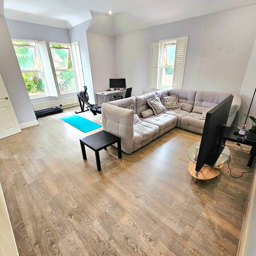 Lawnhurst, Didsbury, Manchester, M20 - Photo 1