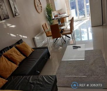 3 bedroom terraced house to rent - Photo 3