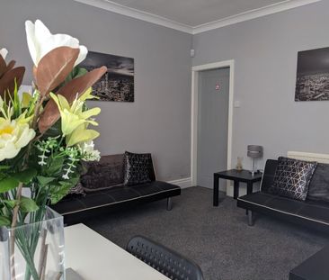 3 Bed Terraced House, Stanton Street, M11 - Photo 2