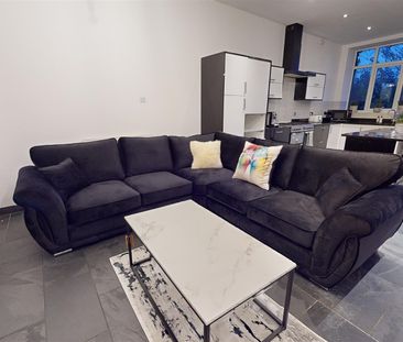 College Avenue, Plymouth - Photo 1