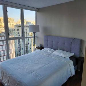 Spacious One Bed in heart of Yaletown with A/C - Photo 2