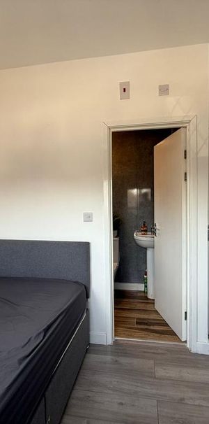 1 bedroom in a house share to rent - Photo 1