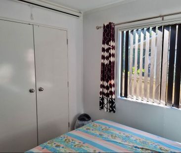 Charming 3BR Home in Papatoetoe - Photo 1