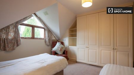 Room in shared 4-bed apt for rent in Rathmichael, Dublin - Photo 3