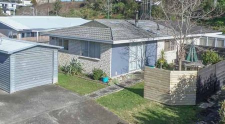 Humble Dinsdale Abode - Photo 5