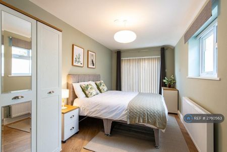 1 bedroom in a house share to rent - Photo 3