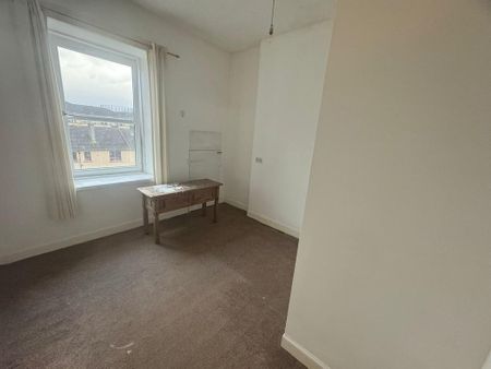 3 bedroom flat to rent - Photo 3