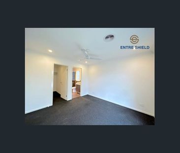 Four Bedrooms Family Home in Werribee!! - Photo 2