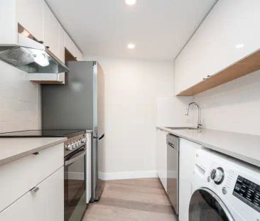 1 Bedroom renovated with a stunning city and mountain view | 1011 B... - Photo 1