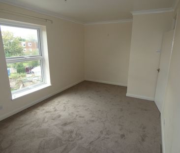 2 bed Apartment - To Let - Photo 5