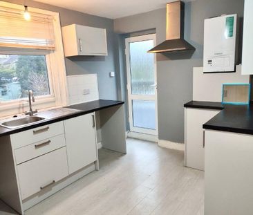 3 bedroom flat to rent - Photo 4