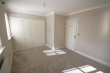 3 bedroom semi-detached house to rent - Photo 4