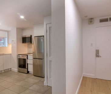 1975 Maisonneuve Blvd West - Photo 2