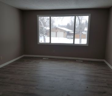 1366 BROWN ST 2 BEDROOM TOWNHOUSE - Photo 4