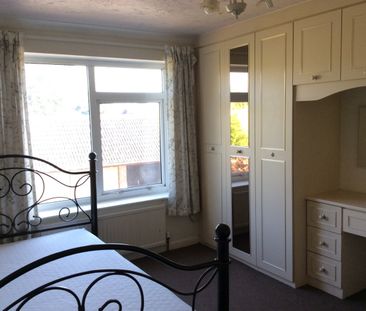 4 Bed Terraced House, Berkeley Close, SO15 - Photo 3