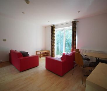 4 bedroom apartment to rent - Photo 2