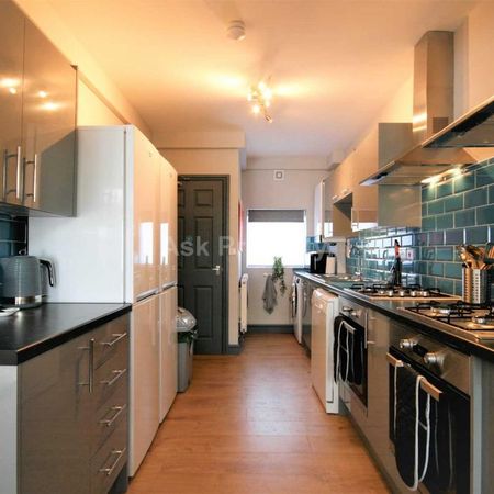 1 bedroom in a house share to rent - Photo 4