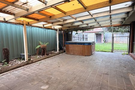 24 Gull Way, Narre Warren South VIC - Photo 2