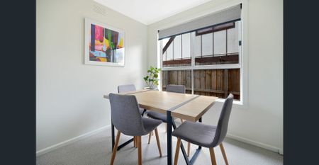 Charming Home in Quiet Court Location - Photo 3