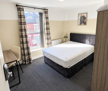 1 WEEK RENT FREE | Ensuite Rooms From £515 | Bills Included Room 3 - Photo 5
