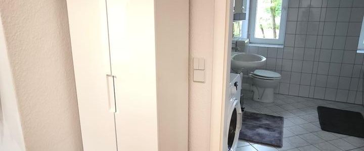 Teilmöblierte Wohnung mit Einbauküche + Balkon - Photo 1