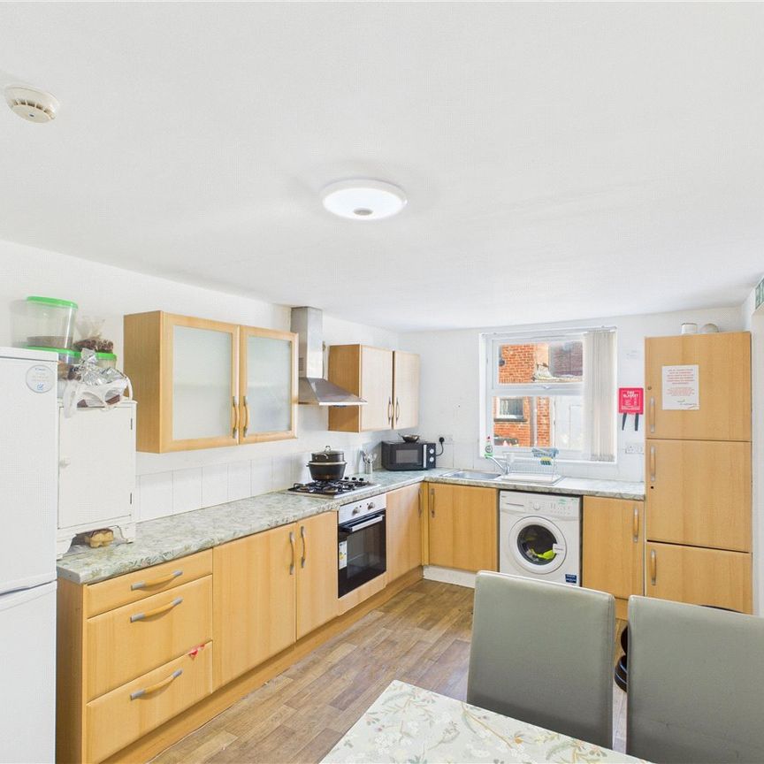 Room 2 - Photo 1