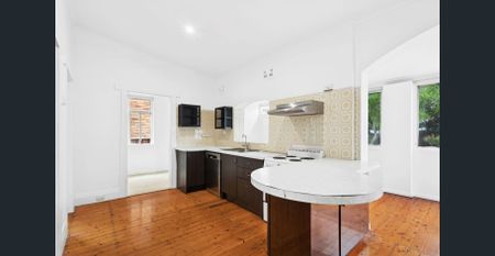 Spacious Family Home with Sunny Backyard in Croydon Park - Photo 3