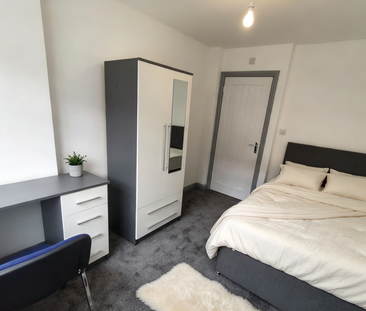 8 bedroom terraced house to rent - Photo 4