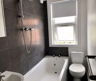 4 bedroom terraced house to rent - Photo 6