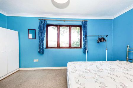 Manor Court, Fleet, GU52 - Photo 3