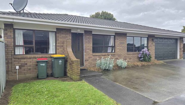 3-Bed Home with Private Garden & Garage - Photo 1