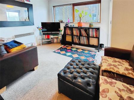 2 bedroom flat to rent - Photo 2