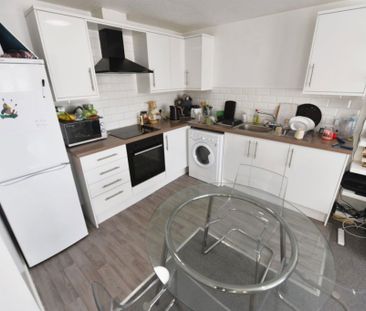 2 bedroom Flat in Calverley Ln, Leeds - Photo 5