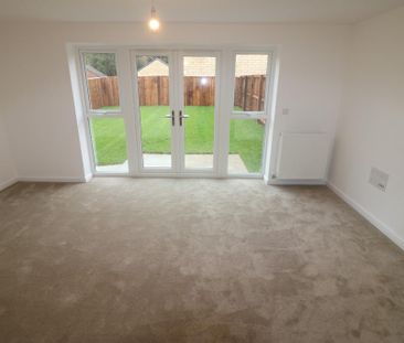 3 bedroom end of terrace house to rent - Photo 1